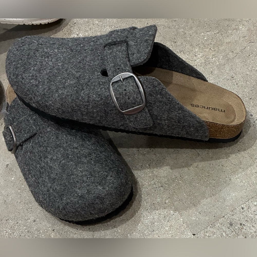 Womens HEY DUDE/MAURICES Slip On Shoes, sz 10…..1 NWOT - Picture 2 of 5